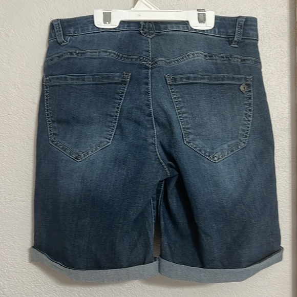 Democracy Ab Solution High Rise Jean Short Distressed  Medium Blue Size 2 - Picture 4 of 7